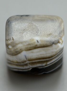 千年蚕丝玛瑙珠汉代方形老古珠风化熟美包浆温润真品古董收藏惠让