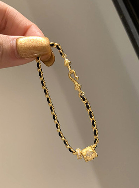 小红书爆款金跑环黑金手链女简约时髦小香风链条拉丝爆闪编制手绳