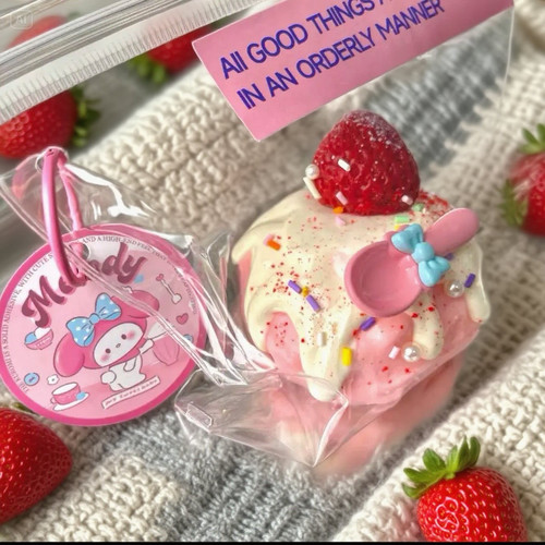 可爱草莓蛋糕造型捏捏乐 慢回弹解压玩具 少女心萌趣小摆件 - 图3