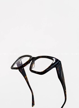 阳光下的艺术品！26FW 酷飒方形三角显脸小太阳镜男女款