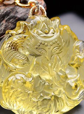 收藏级手工雕刻天然巴西黄水晶五仙九尾狐吊坠招财安宅安神净化