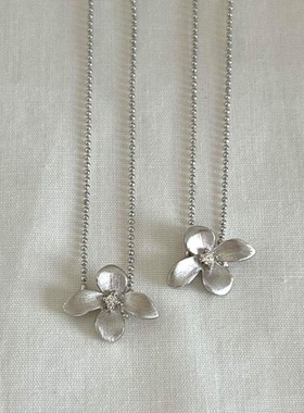 银色拉丝立体花朵项链女韩系清冷感精致轻奢高级感时尚简约锁骨链
