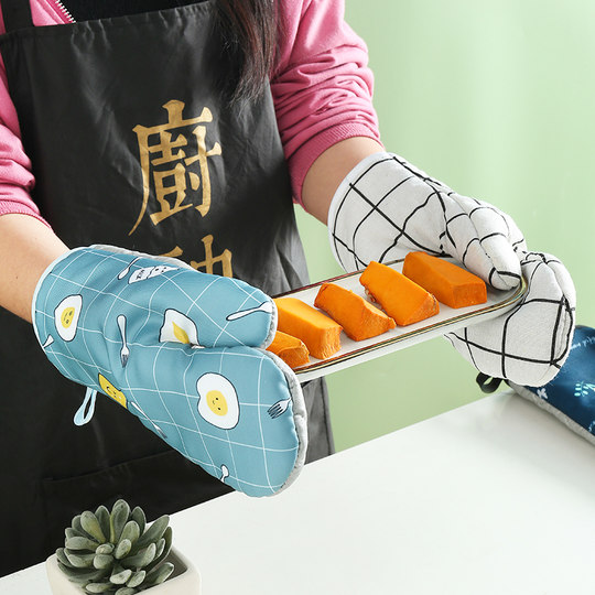 2 thickened microwave gloves with high temperature resistance and heat insulation