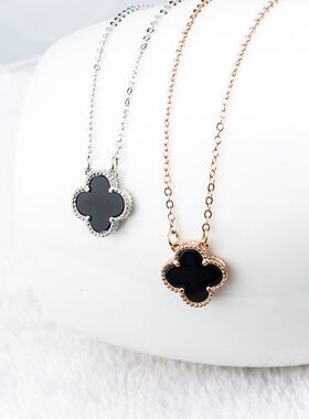 四叶草项链女款百搭合金花朵吊坠时尚简约小众高级设计锁骨链饰品