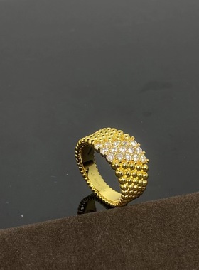 珠子镶钻戒指V金轻奢女款