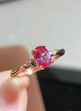 绝美亚历山大戒指，具有强烈的红绿变色效应；S925银镶嵌5*7mm