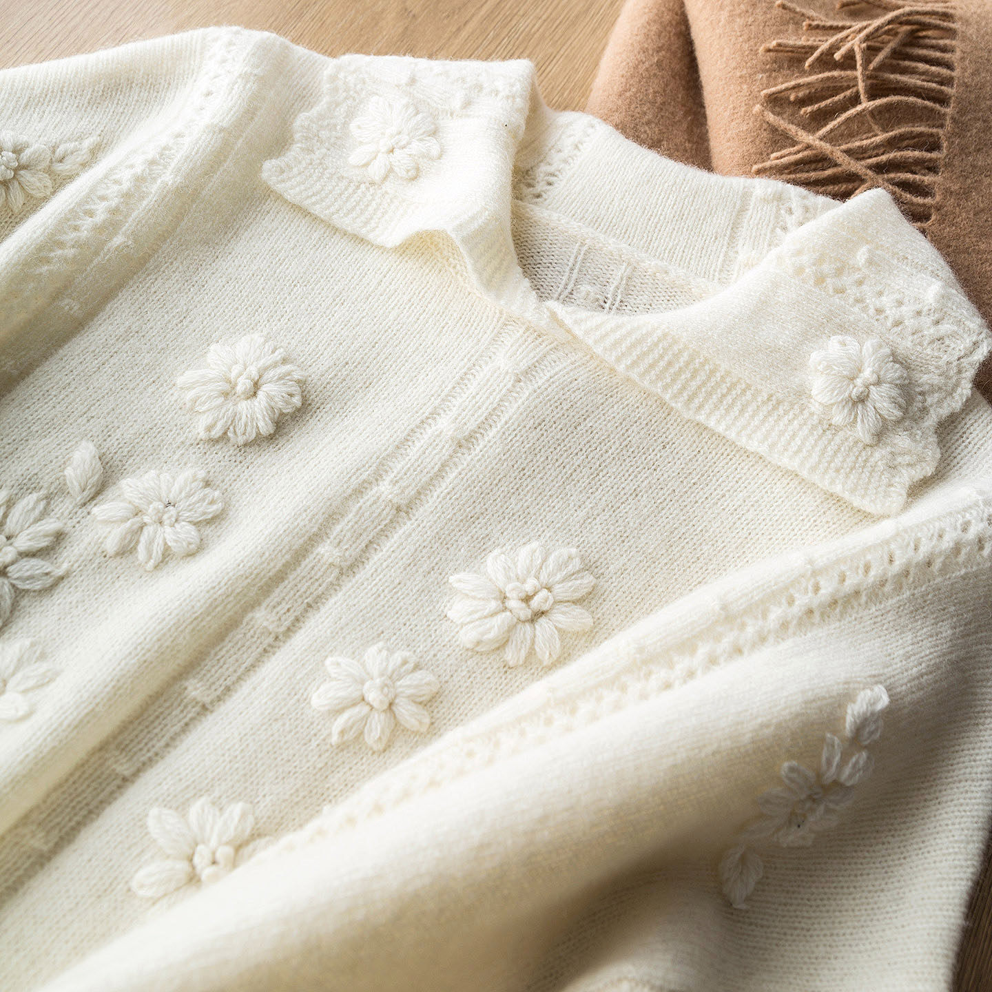 法式甜心~软糯羊毛手工立体刺绣花朵针织衫减龄温柔感翻领毛衣女,淘宝优惠券,粉丝福利购,淘宝优惠卷