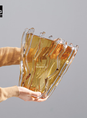 一匚轻奢琥珀色波浪琉璃花瓶摆件