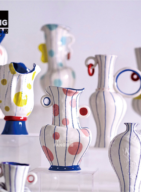 一匚上釉手绘条纹陶瓷双耳花器