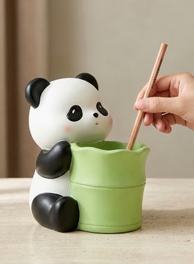 可爱熊猫造型桌面笔筒摆件