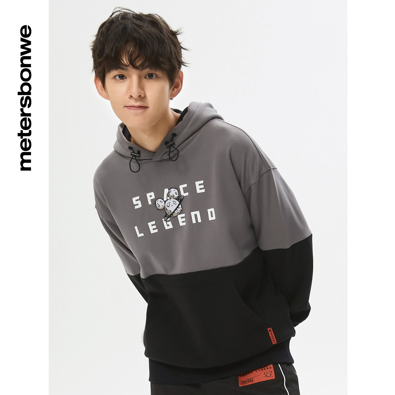 美特斯邦威太空男冬季时尚宽松卫衣 metersbonwe霓尚卫衣