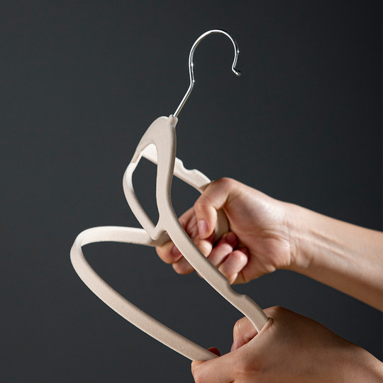 Seal-free storage and tidy clothes hanging for both dry and wet