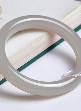 天然和田玉手镯烟紫色平安镯