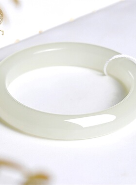 五花八门新疆羊脂级和田玉手镯