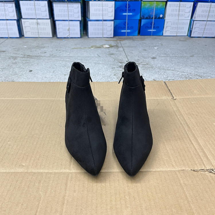 外贸原单女靴新款时尚尖头纯色细高跟皮带扣侧拉链时装短靴及踝靴 - 图3