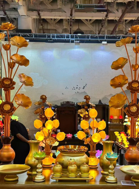 手工铝制金色莲花供花 佛前供具 禅意净瓶荷花摆件 居家供奉一对