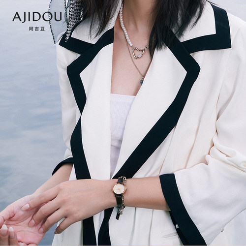 AJIDOU阿吉豆手表女款商场同款复古小圆盘轻奢小众深棕色石英腕表 - 图0