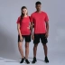 Quần áo thể thao nam và nữ mùa hè chạy bộ quần áo thể dục quần short tay ngắn quần áo nhanh khô quần áo thể thao mùa hè lỏng lẻo - Thể thao sau