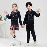 Учащиеся начальной школы, молодые школы, клевета Детского колледжа 绨圊 Средняя школа прокляла три комплекта осени