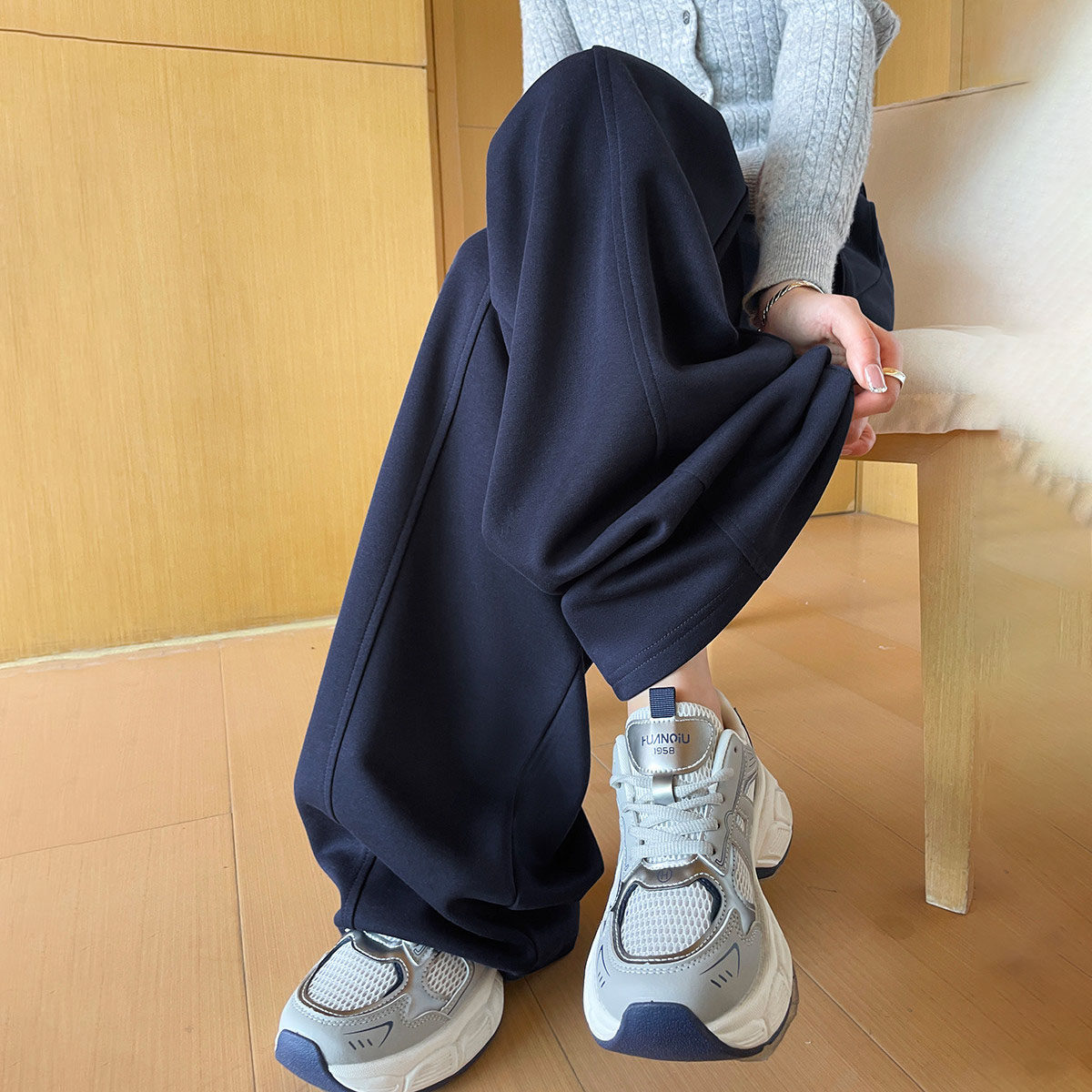 班尼路时尚休闲弯刀运动裤女秋冬款高腰垂感宽松显瘦香蕉阔腿裤J,淘宝优惠券,粉丝福利购,淘宝优惠卷