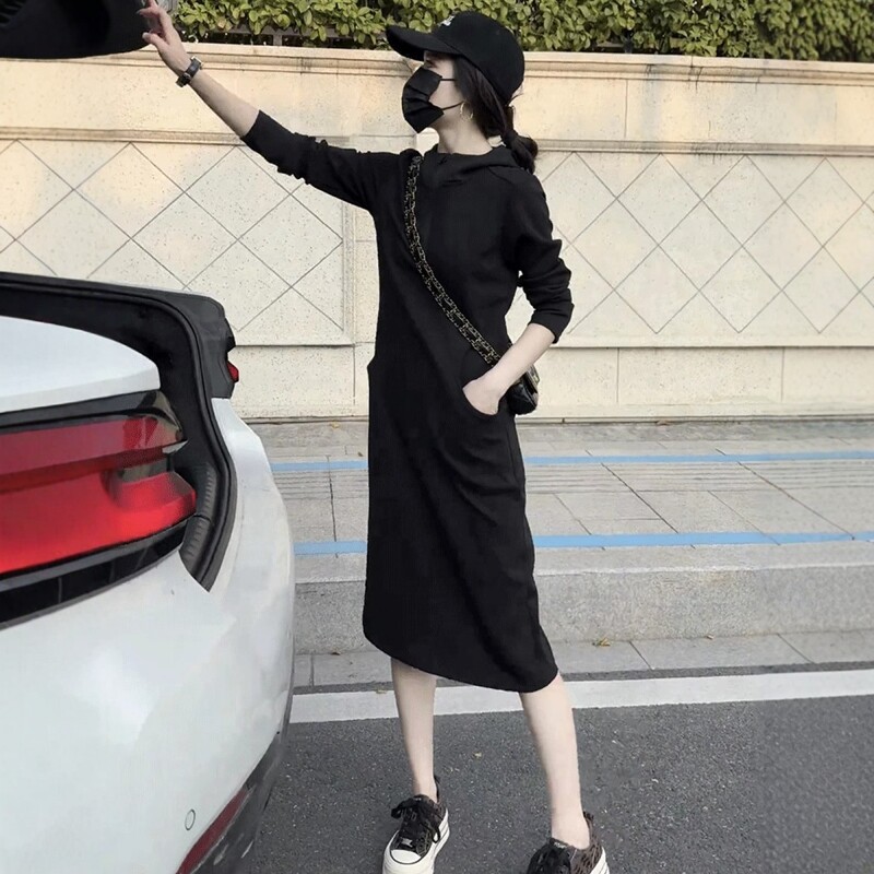 150小个子穿搭早秋连帽卫衣连衣裙女2025新款显瘦长袖黑色中长裙