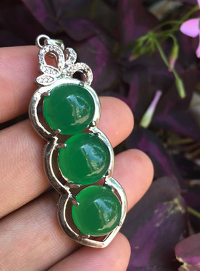 绿玛瑙四季豆项坠冰种绿玉髓挂件