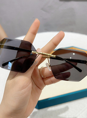gm墨镜女2024年新款网红太阳镜潮时尚黑色眼镜大脸显瘦防紫外线