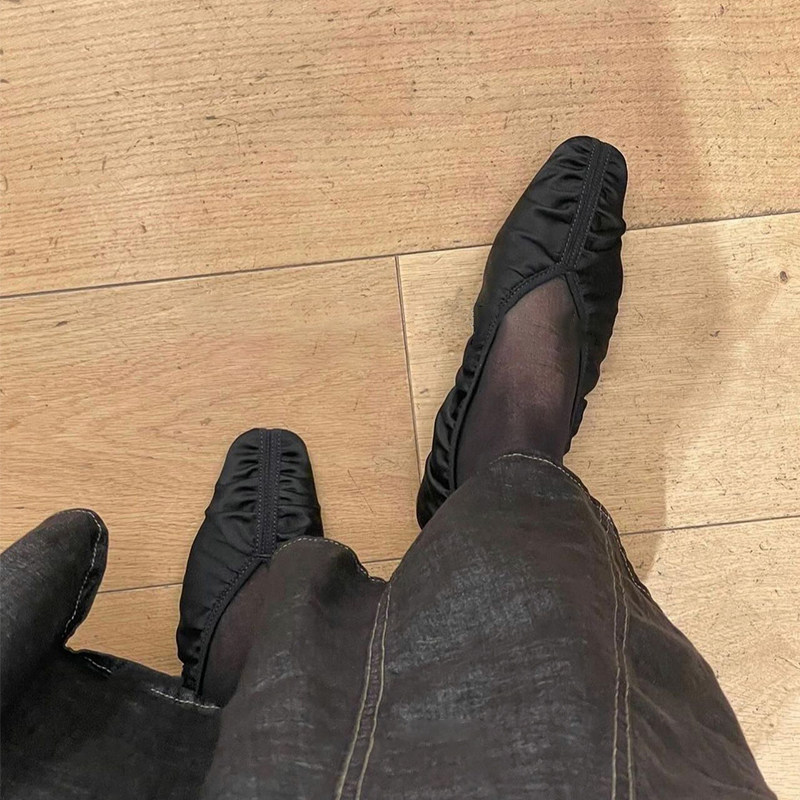 2024秋新款真丝褶皱芭蕾舞平底鞋女百搭真皮方头一脚蹬单鞋奶奶鞋