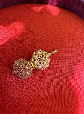 日本精工设计~可以打开八宝盒18k金天然海水小米珠宝石松石吊坠