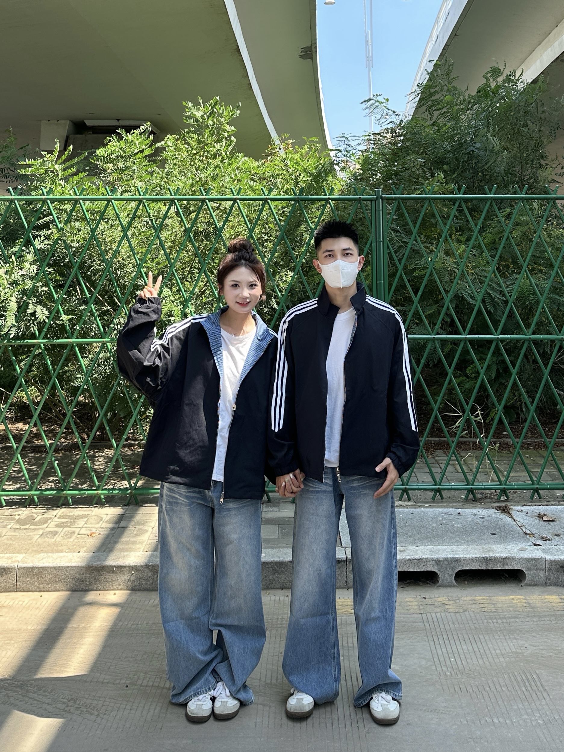 3KU夫妇秋季拼接三杠立领夹克双面穿外套男女情侣运动休闲上衣潮 - 图1