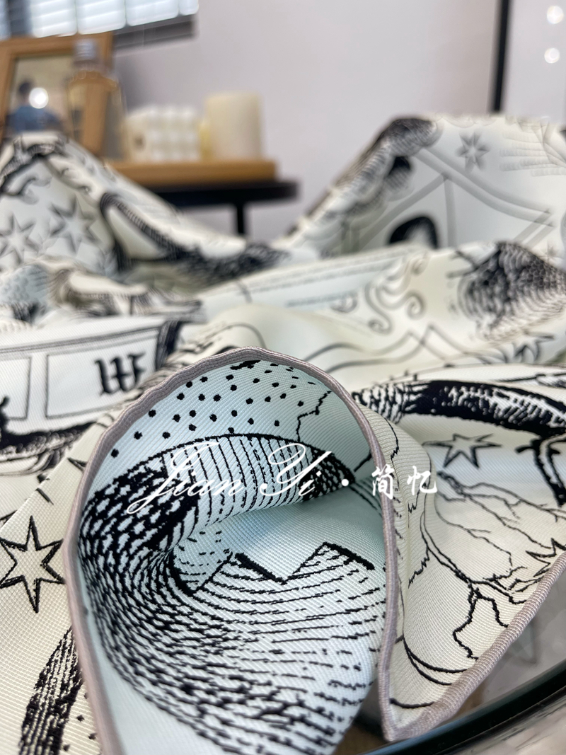 【塔罗牌】重磅真丝桑蚕丝围巾意罗绸缎丝滑105cm大方巾双面披肩 - 图1