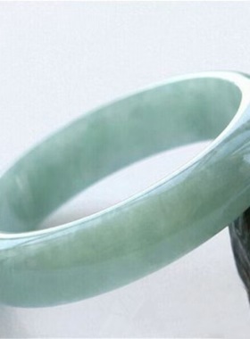 天然翡翠玉手镯原石打磨翡翠色淡绿色飘花贵州翠玉手镯翠绿镯子