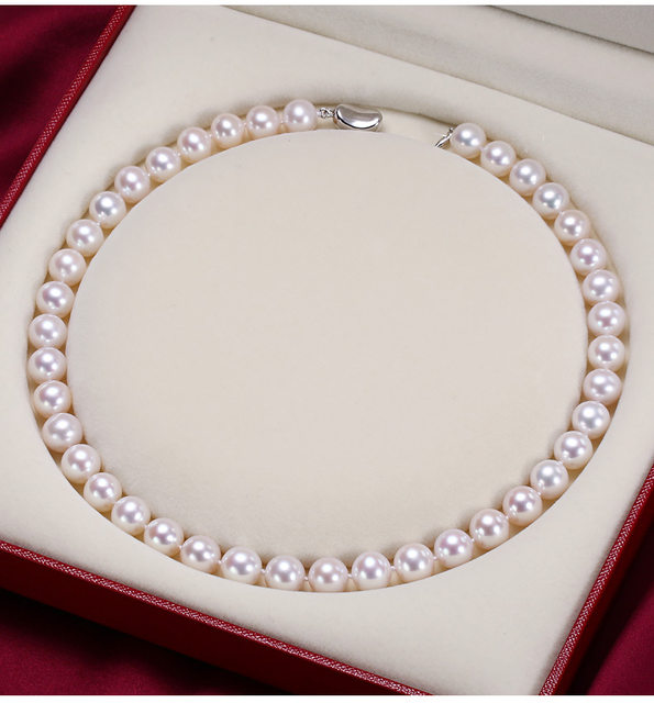 Natural necklace freshwater pearls as a gift for mom