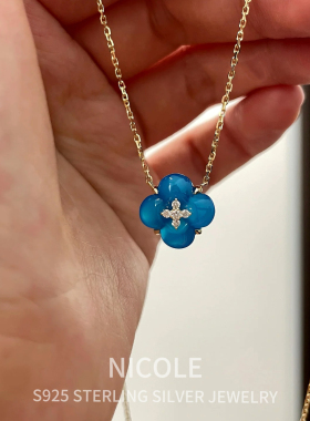 s925纯银镀金简约白贝母红玉髓花瓣吊坠许愿池四叶草项链女 新品