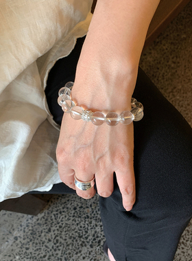 一条精致的手串冰透白水晶手链轻奢小众精致高颜值适合夏天的手饰
