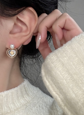 内有24款淡水珍珠耳钉，源泉蝴蝶圣诞帽蛇巴洛克清新百搭女