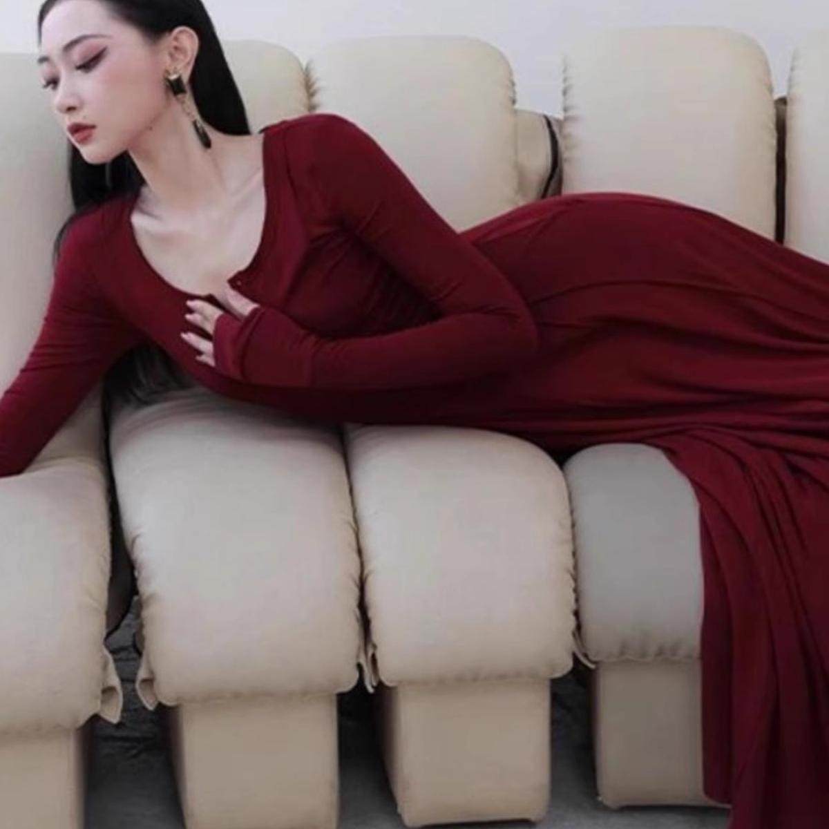 性感v领红色长袖大码连衣裙女秋冬收腰长裙纯欲风露背a字裙300斤,淘宝优惠券,粉丝福利购,淘宝优惠卷