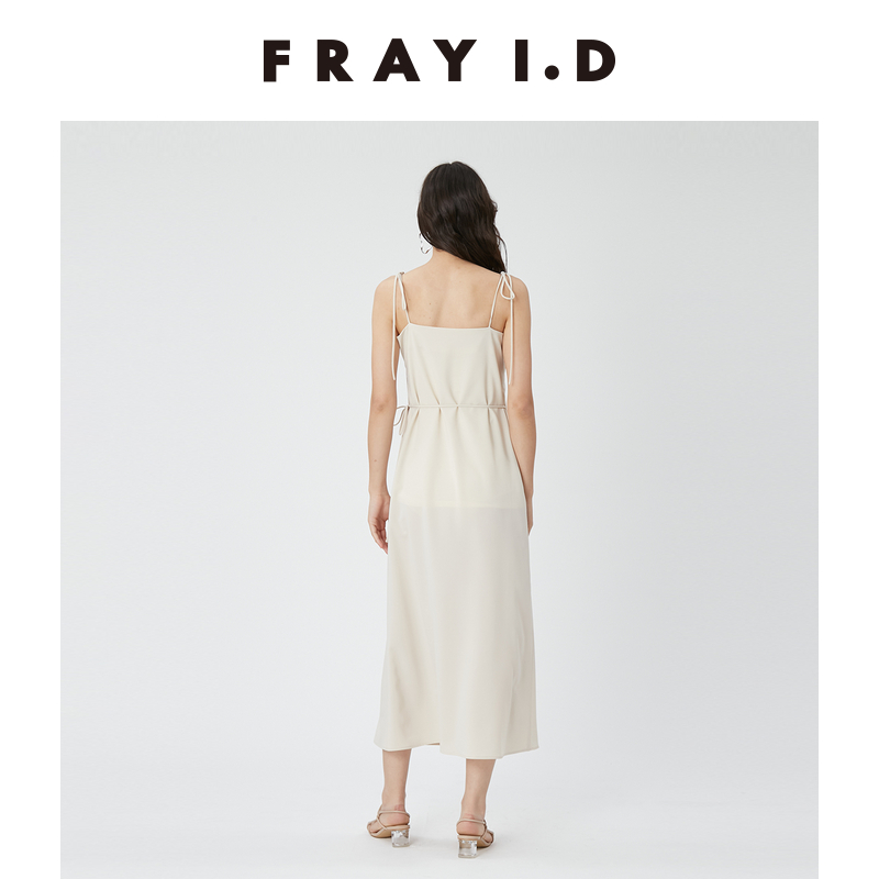 FRAY I.D2024春夏新品简约时尚褶皱不对称吊带连衣裙FWFO241082 - 图1