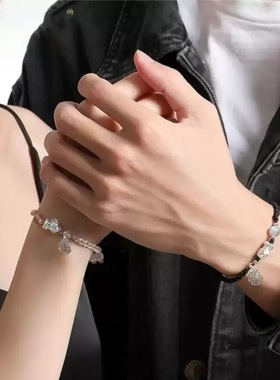 暗黑酷飒蝴蝶手链黑色立体蝴蝶造型搭配棱角设计个性十足展现