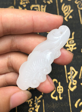 精雕白玉如意项链吊坠送证书