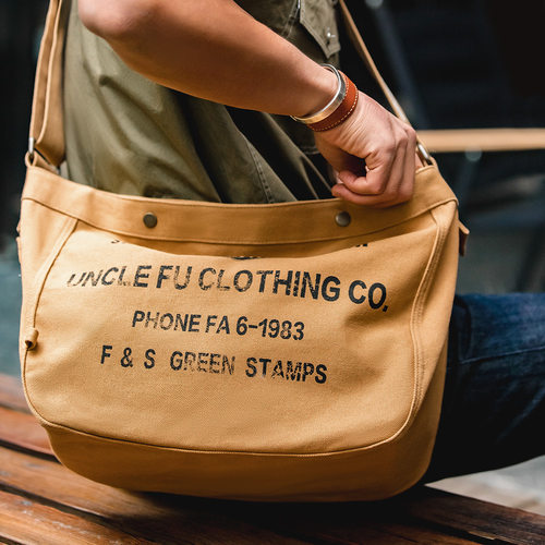 马登工装美式复古大容量斜挎报童包通勤帆布单肩健身机车邮差包男 - 图3