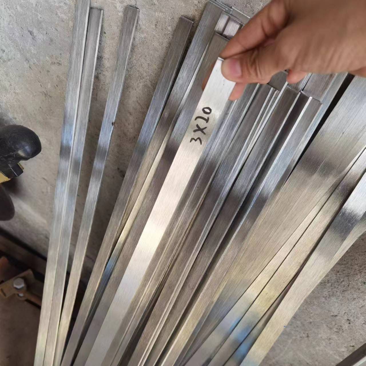 304不锈钢扁钢方钢扁条钢板实心钢块316L排条冷拉方条方棒201型材 - 图2