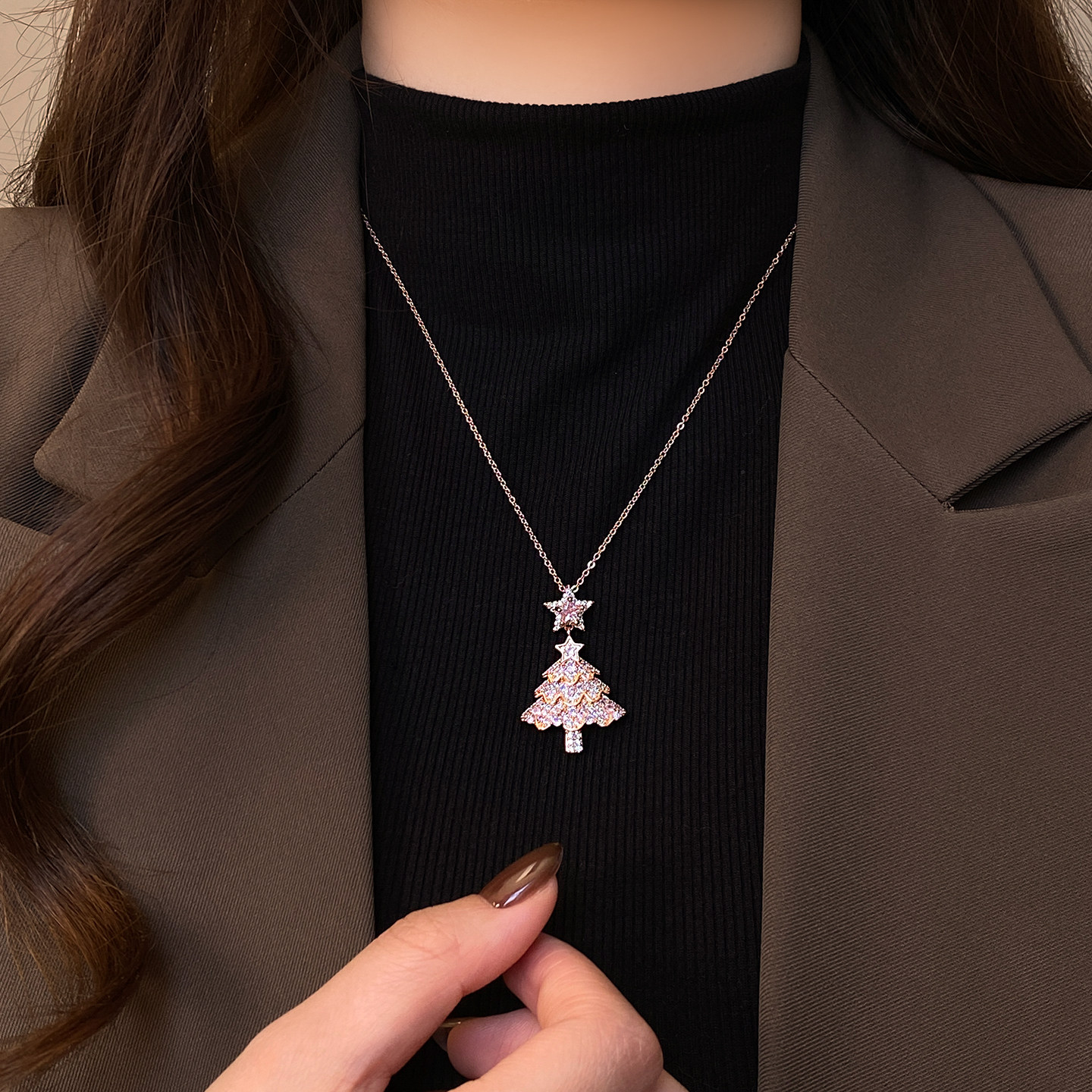 圣诞节粉色锆石树吊坠项链女秋冬配饰品轻奢高级感毛衣链2025新款,淘宝优惠券,粉丝福利购,淘宝优惠卷