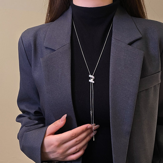 Gulia's atmospheric high-end spiral sweater chain