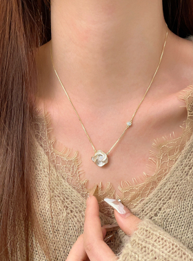 山茶花项链配饰小众毛衣链秋冬