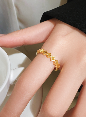 金色碎碎冰四叶草戒指轻奢高级感