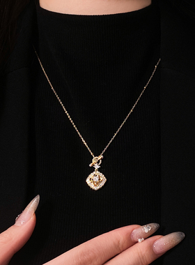 黄色四叶草方形锆石吊坠项链