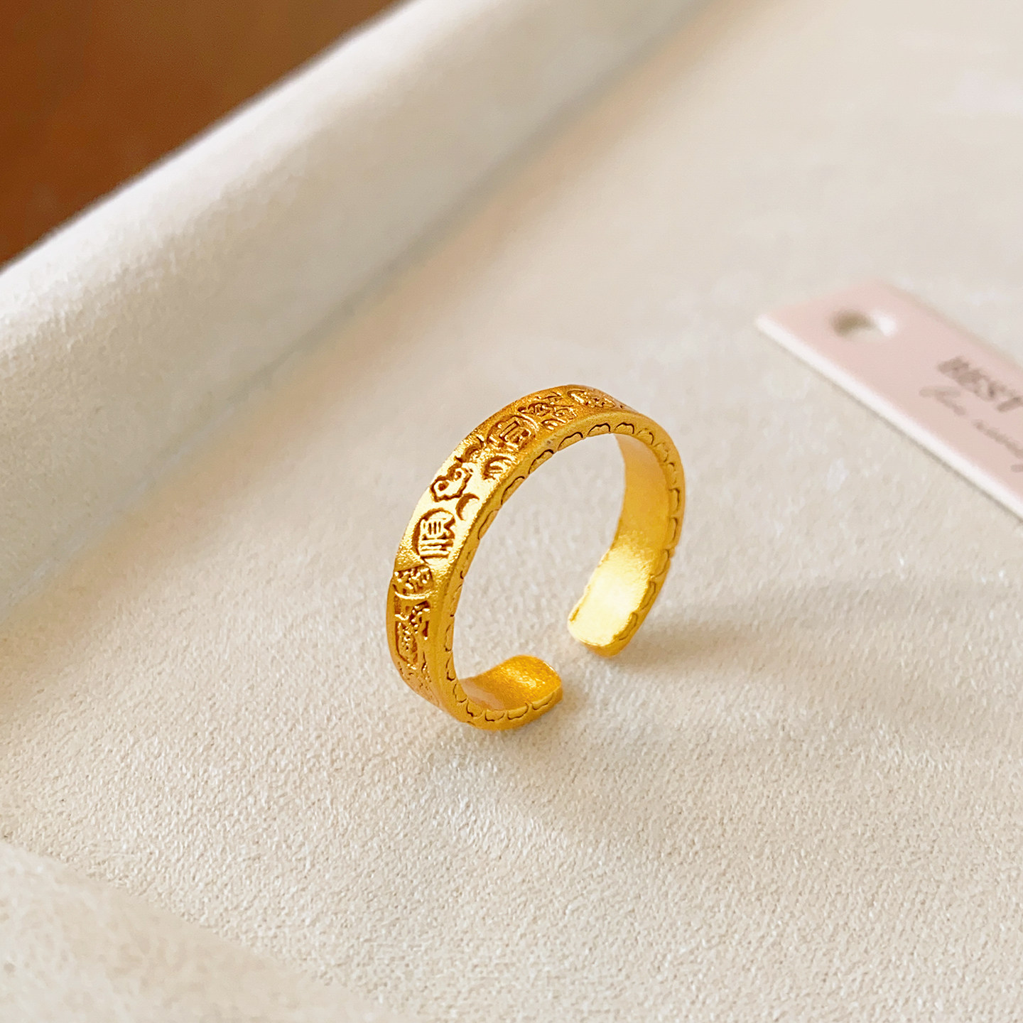 The ancient sand gold smooths the heart and opens the mouth with a sense of high-end
