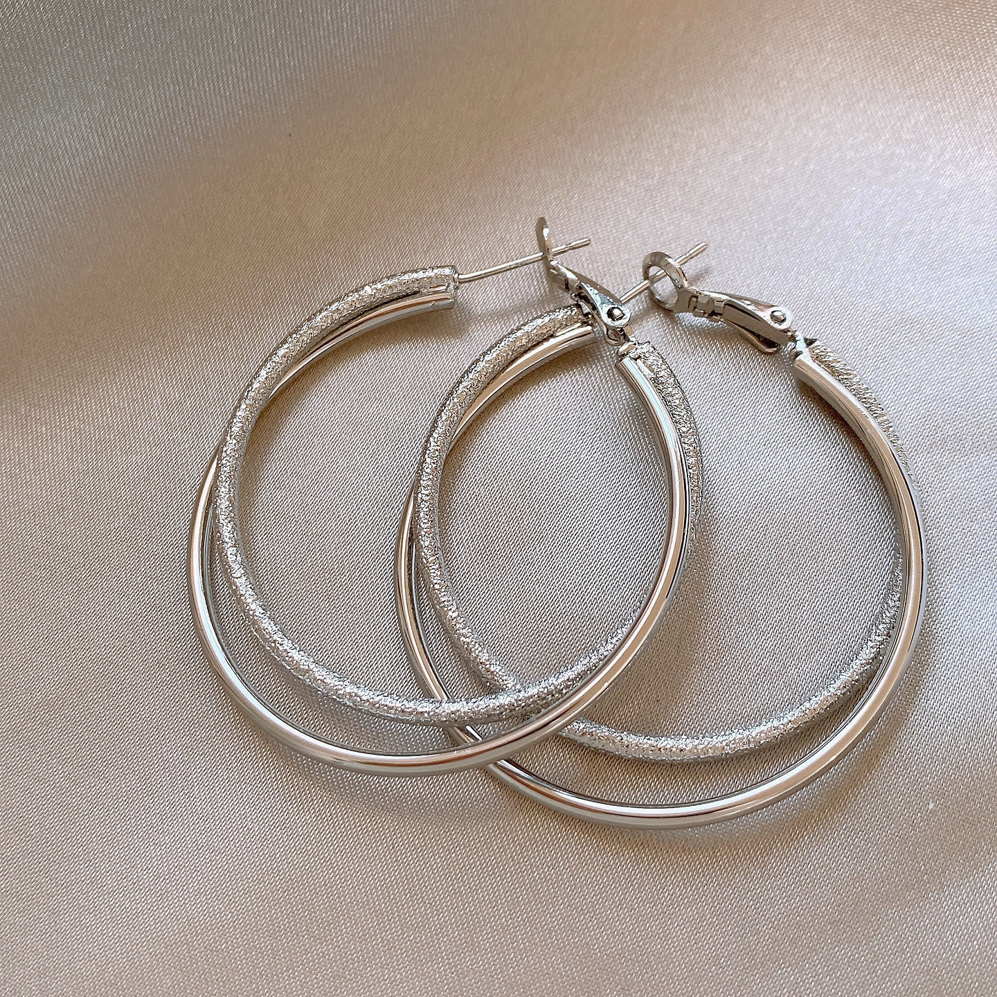 双层交叉银色圈圈耳环女2025年新款耳圈适合圆脸的耳饰巨好看耳钉 - 图0