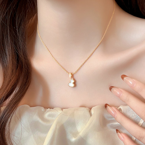 2026新款爆款玄学旺财葫芦项链女轻奢高级感毛衣链红色吊坠配饰品 - 图3